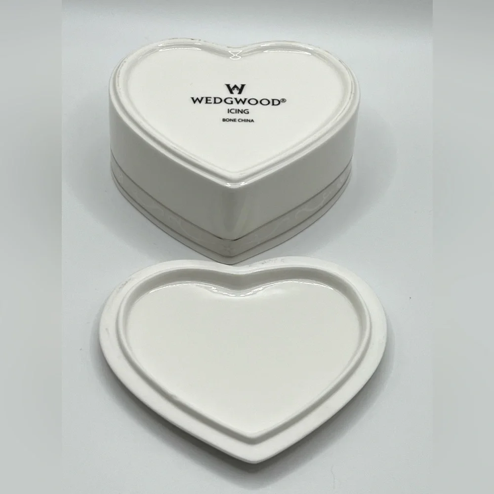 Wedgwood Icing Bone China White Heart Shaped Jewelry Trinket Box with Lid
